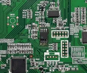Circuito integrado u102 na placa